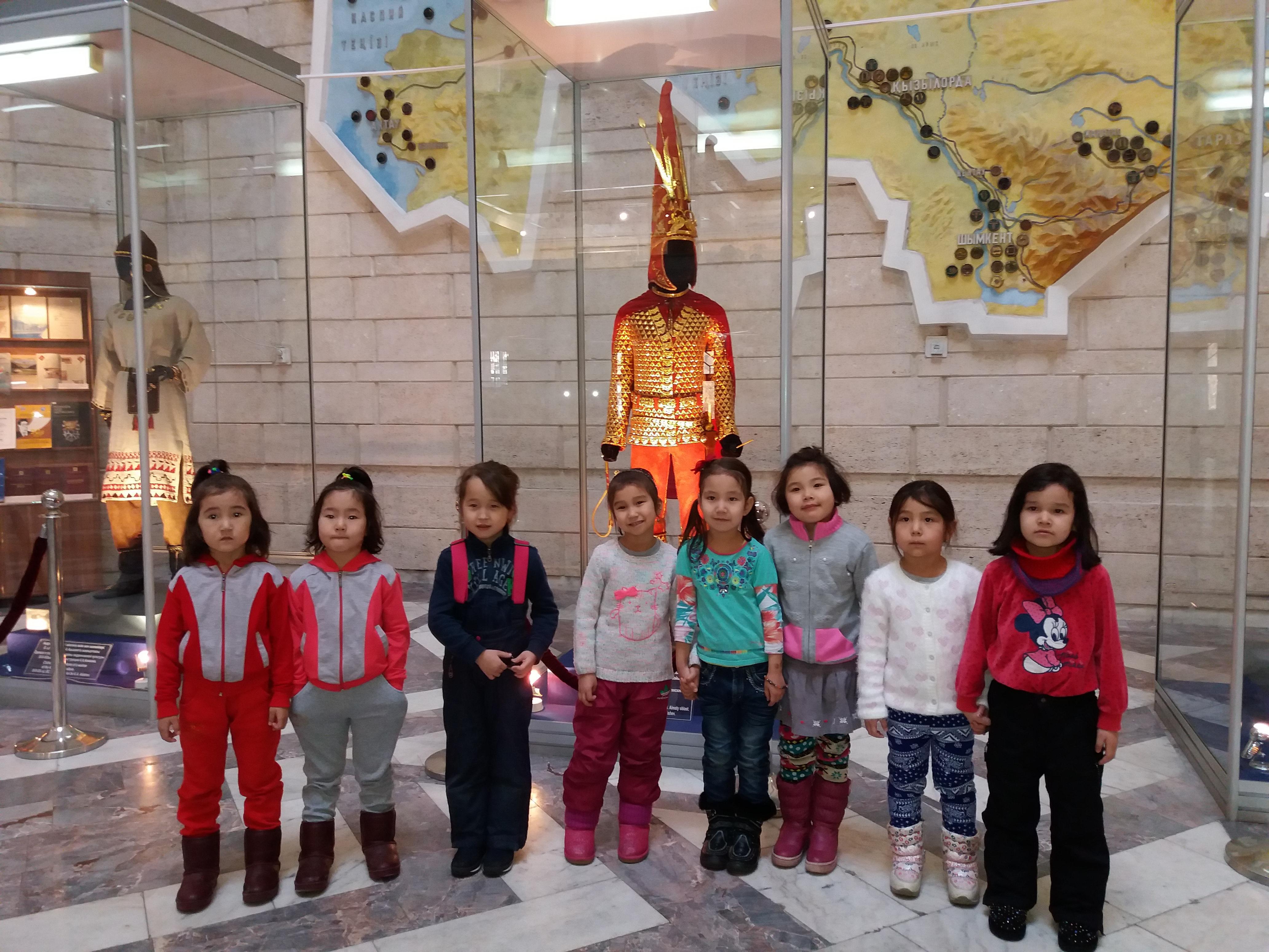 Творческий проект  ГККП "Ясли-сад № 75", посвященный празднованию "25-летия Независимости Республики Казахстан" (работа с родителями и с детьми))