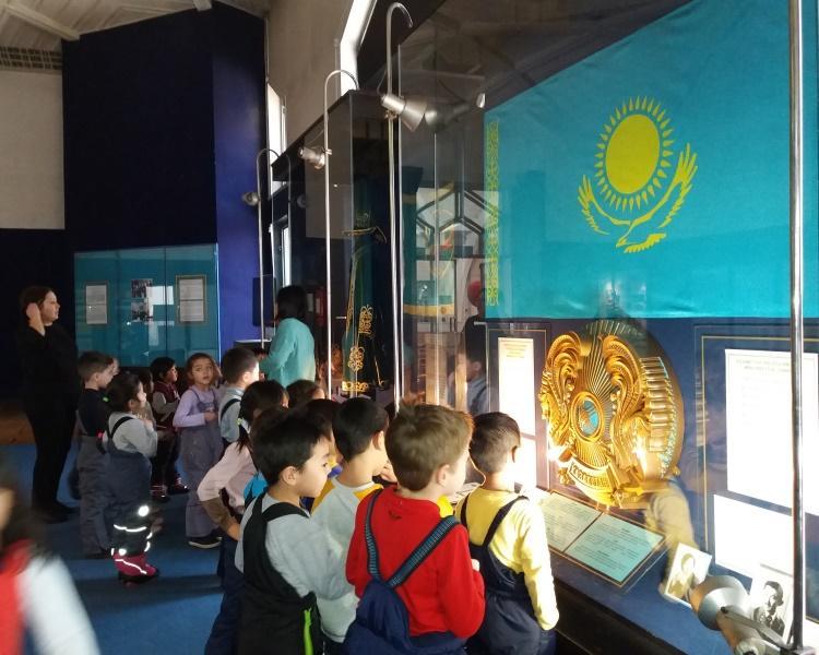 Творческий проект  ГККП "Ясли-сад № 75", посвященный празднованию "25-летия Независимости Республики Казахстан" (работа с родителями и с детьми))