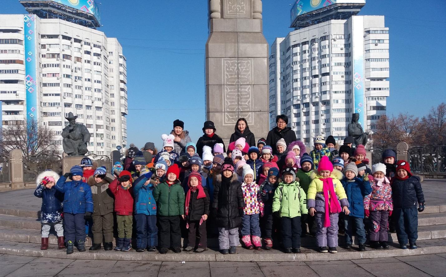 Творческий проект  ГККП "Ясли-сад № 75", посвященный празднованию "25-летия Независимости Республики Казахстан" (работа с родителями и с детьми))