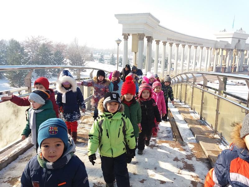 Творческий проект  ГККП "Ясли-сад № 75", посвященный празднованию "25-летия Независимости Республики Казахстан" (работа с родителями и с детьми))